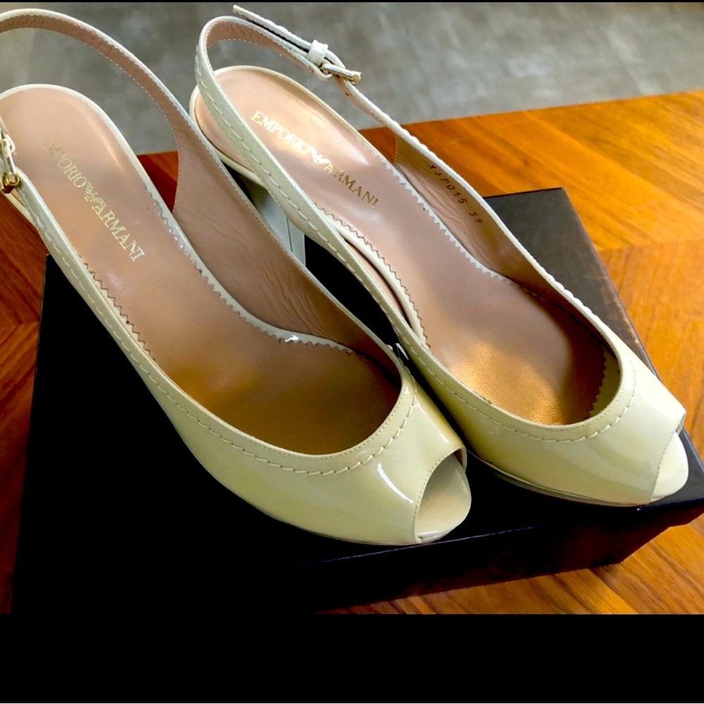 Emporio Armani Slingback New sandals .